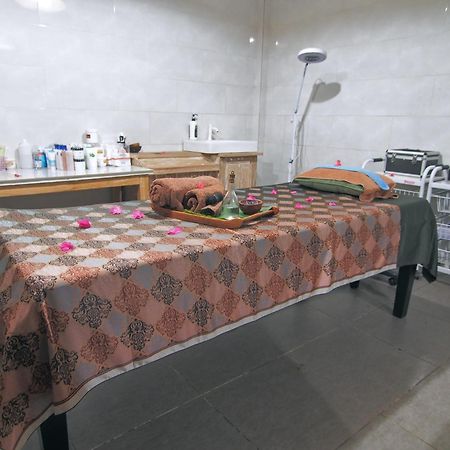 Coco Breeze Spa Hotel Гили-Эйр Экстерьер фото